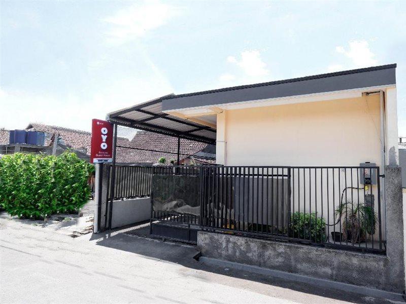 Super Oyo Capital O 2258 Santana Syariah Guest House Kartosuro Eksteriør bilde