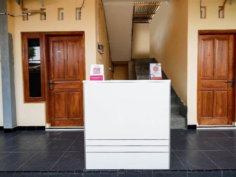 Super Oyo Capital O 2258 Santana Syariah Guest House Kartosuro Eksteriør bilde