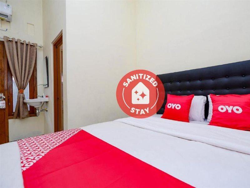 Super Oyo Capital O 2258 Santana Syariah Guest House Kartosuro Eksteriør bilde