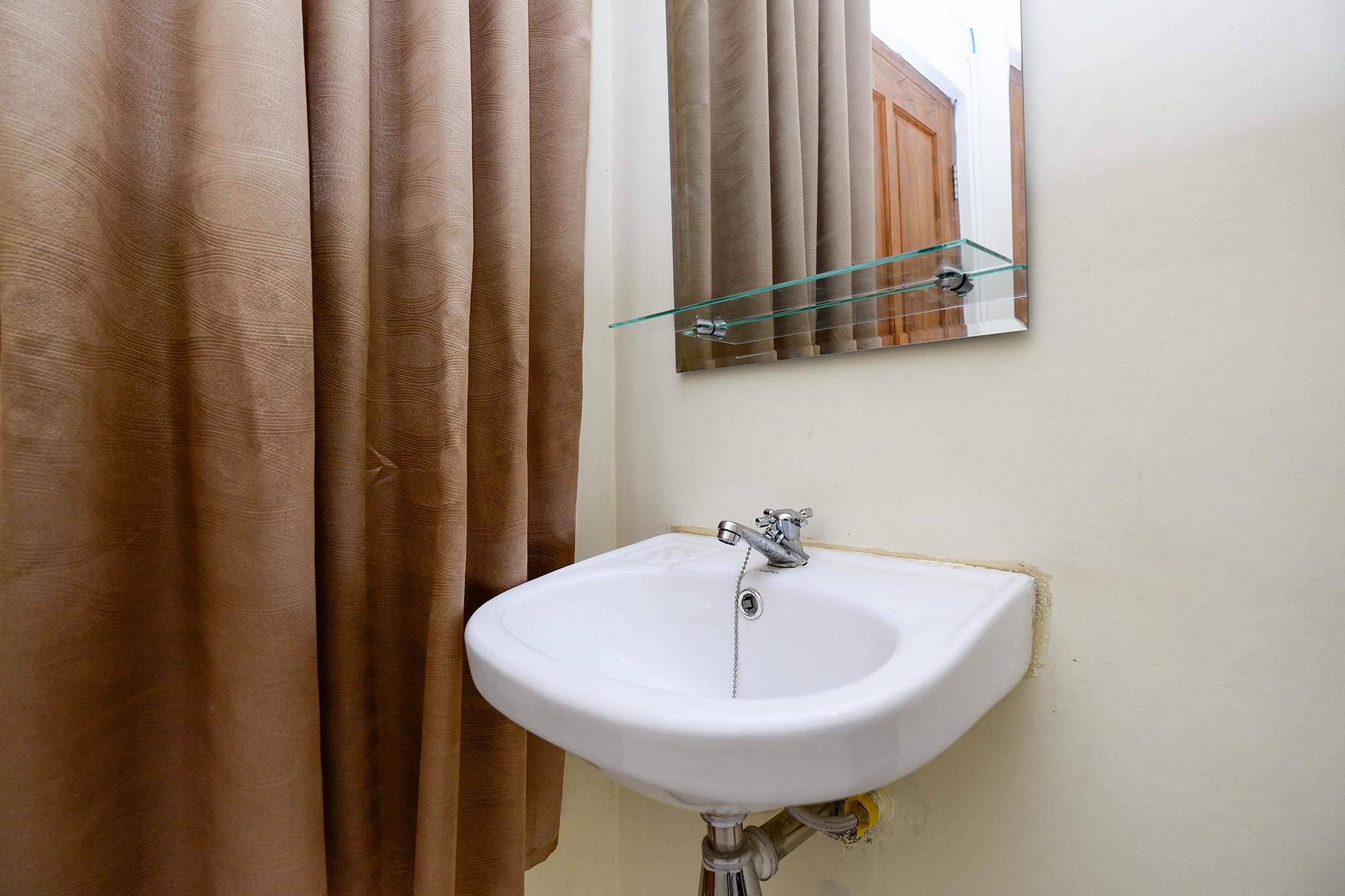 Super Oyo Capital O 2258 Santana Syariah Guest House Kartosuro Eksteriør bilde
