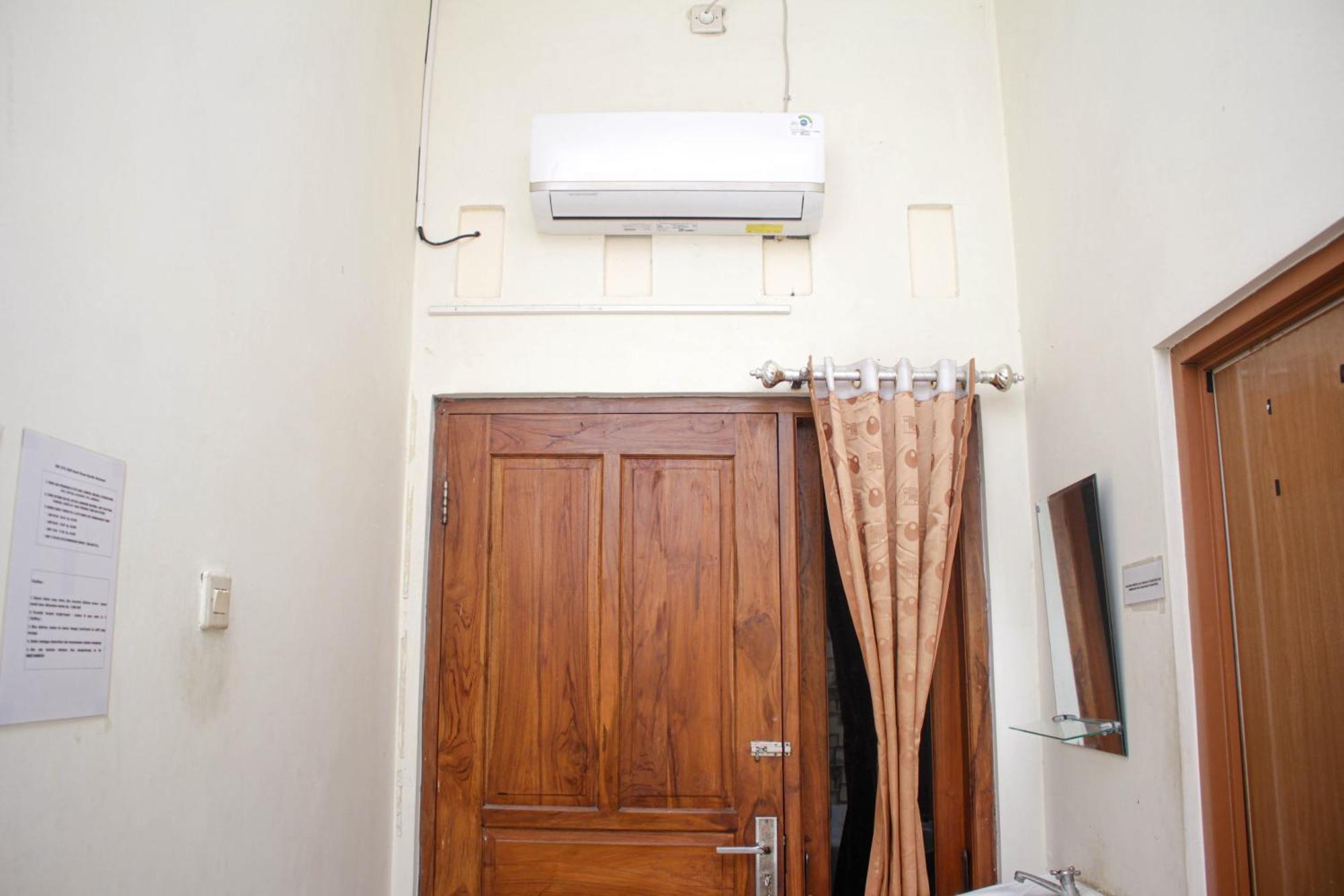 Super Oyo Capital O 2258 Santana Syariah Guest House Kartosuro Eksteriør bilde