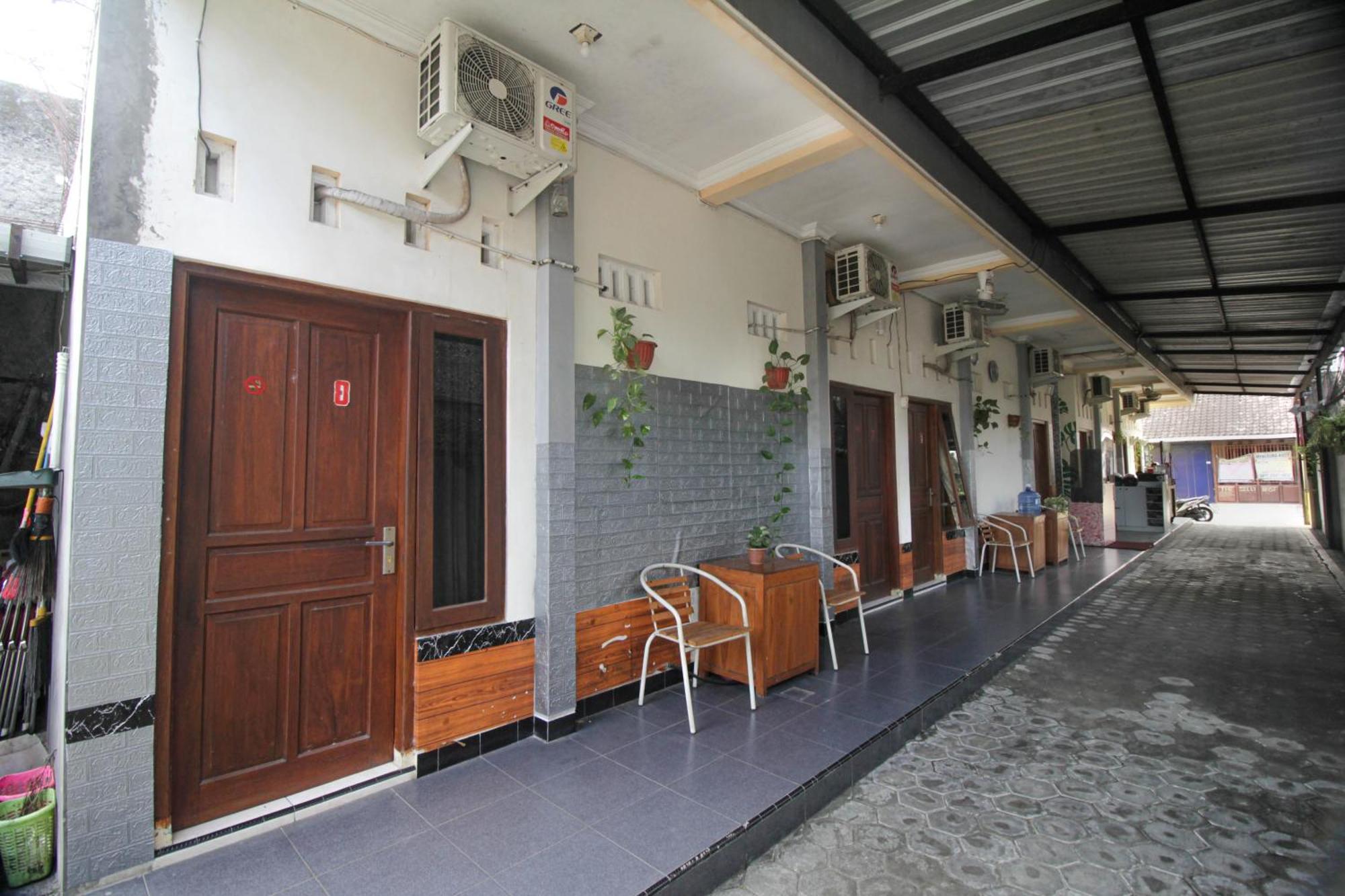 Super Oyo Capital O 2258 Santana Syariah Guest House Kartosuro Eksteriør bilde