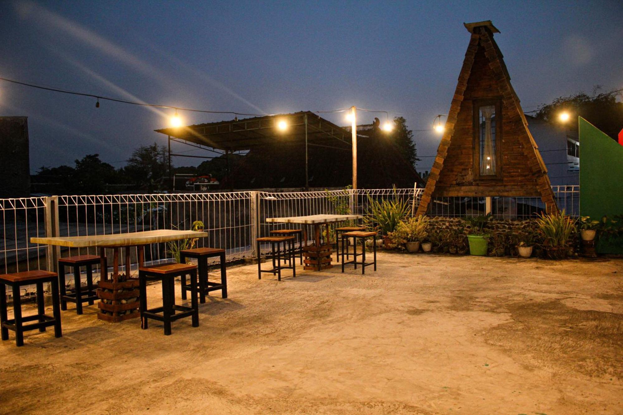 Super Oyo Capital O 2258 Santana Syariah Guest House Kartosuro Eksteriør bilde