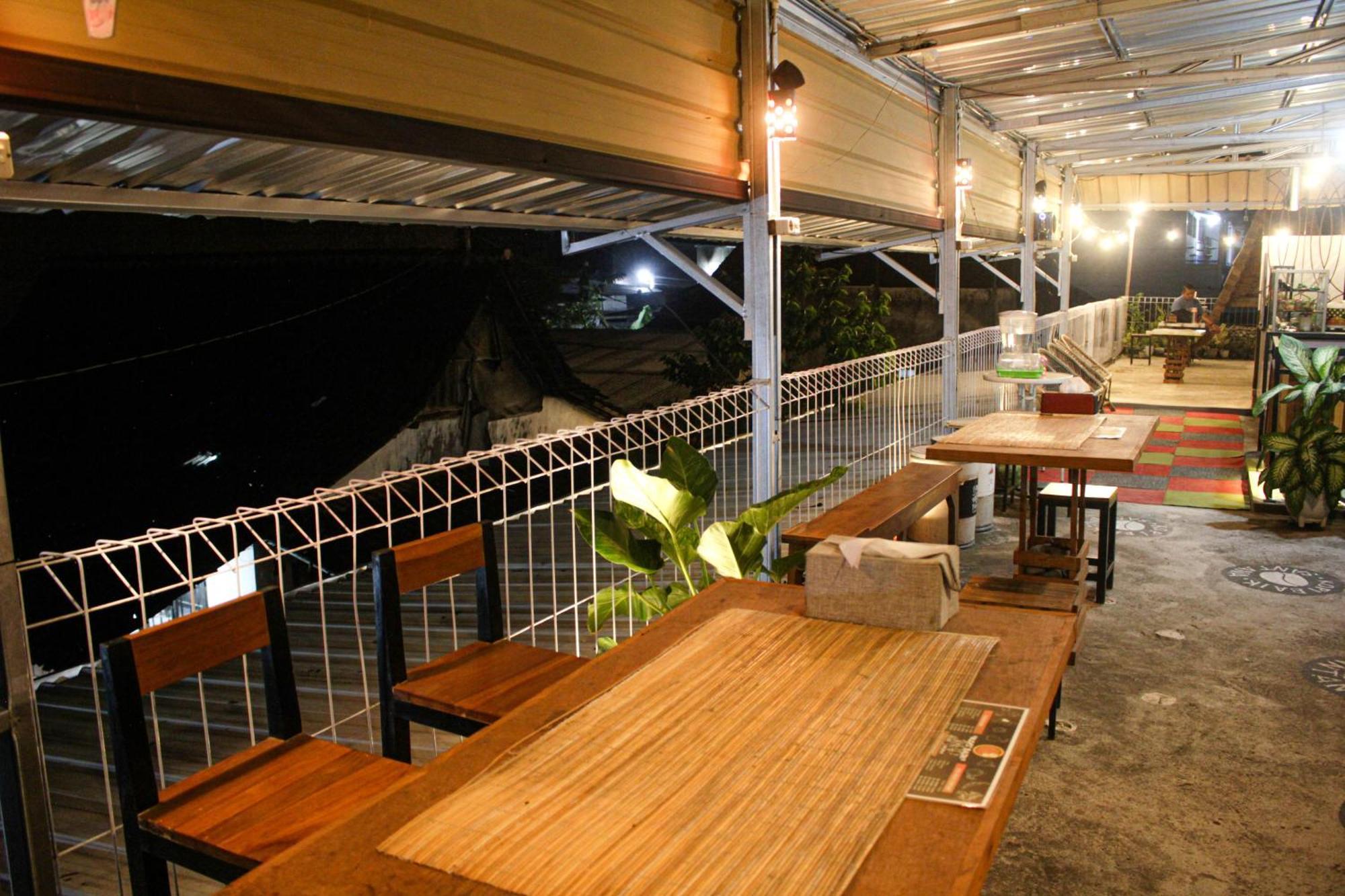 Super Oyo Capital O 2258 Santana Syariah Guest House Kartosuro Eksteriør bilde