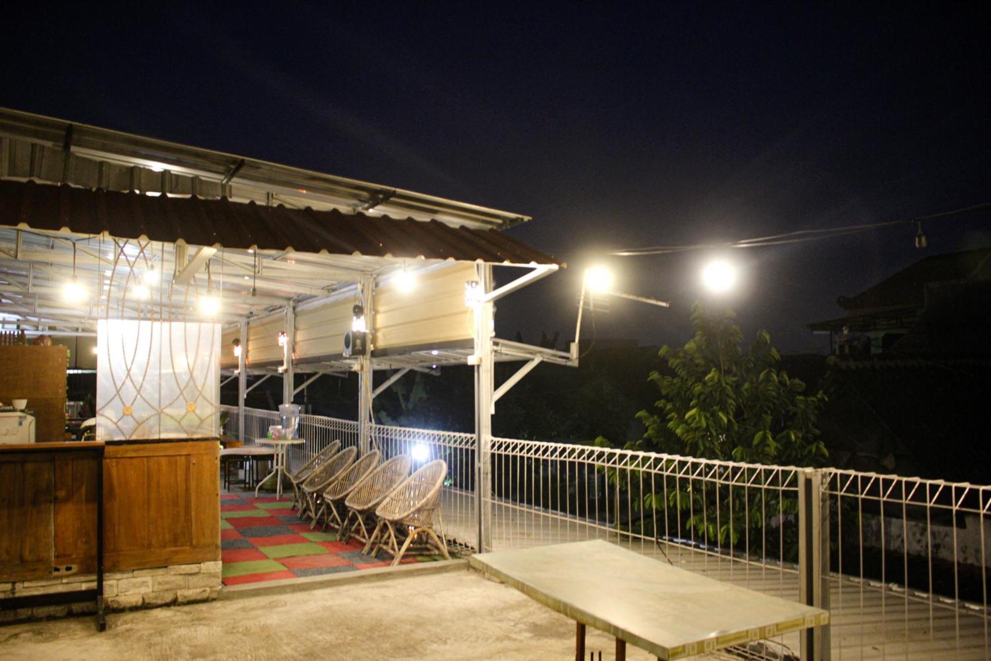 Super Oyo Capital O 2258 Santana Syariah Guest House Kartosuro Eksteriør bilde