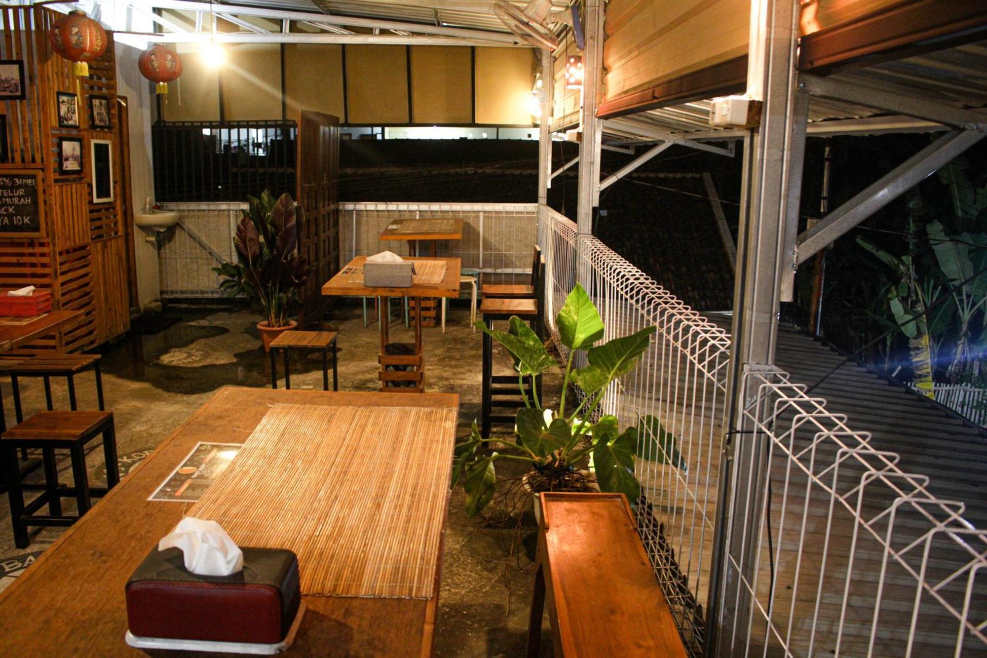 Super Oyo Capital O 2258 Santana Syariah Guest House Kartosuro Eksteriør bilde