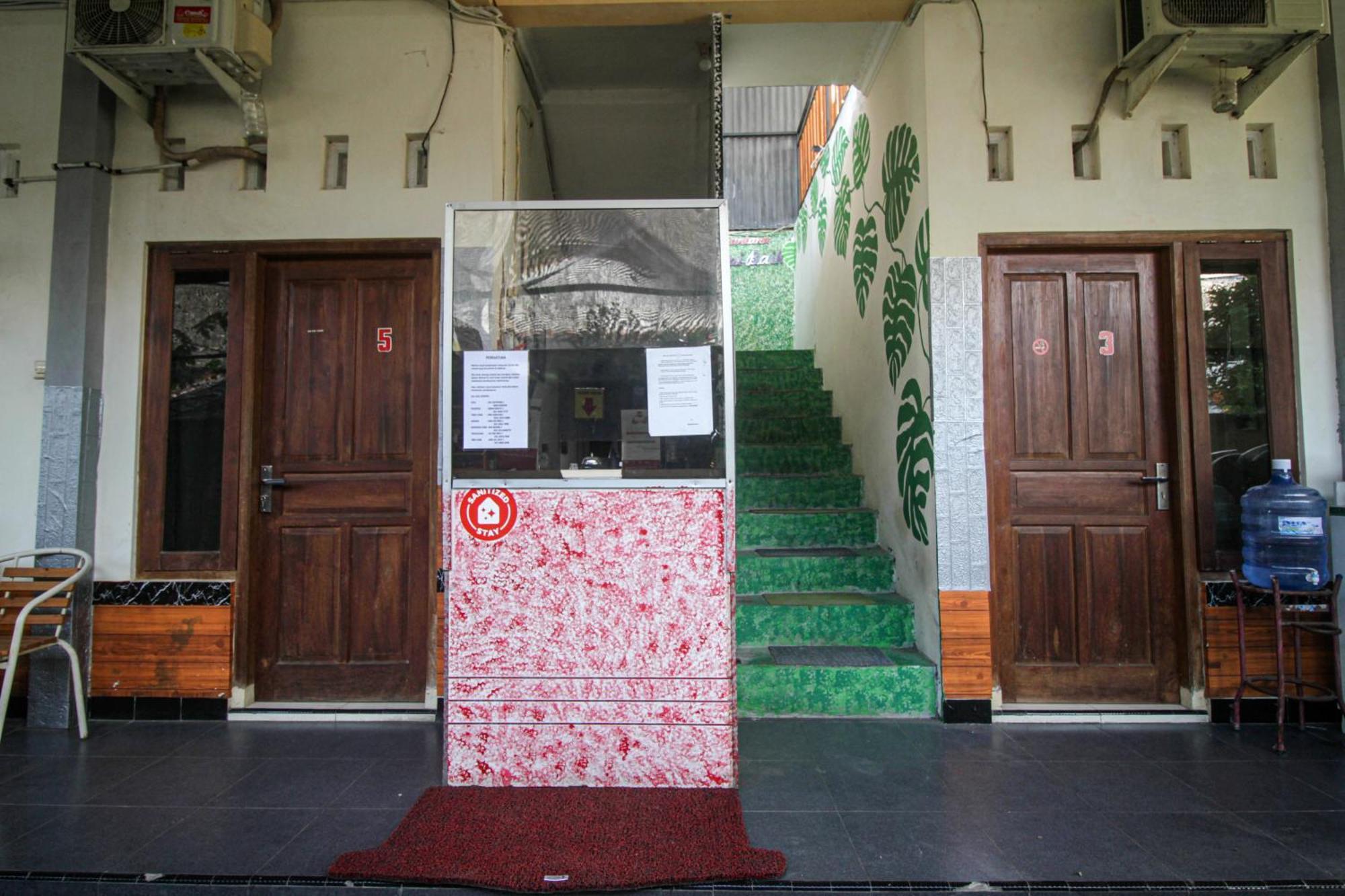 Super Oyo Capital O 2258 Santana Syariah Guest House Kartosuro Eksteriør bilde