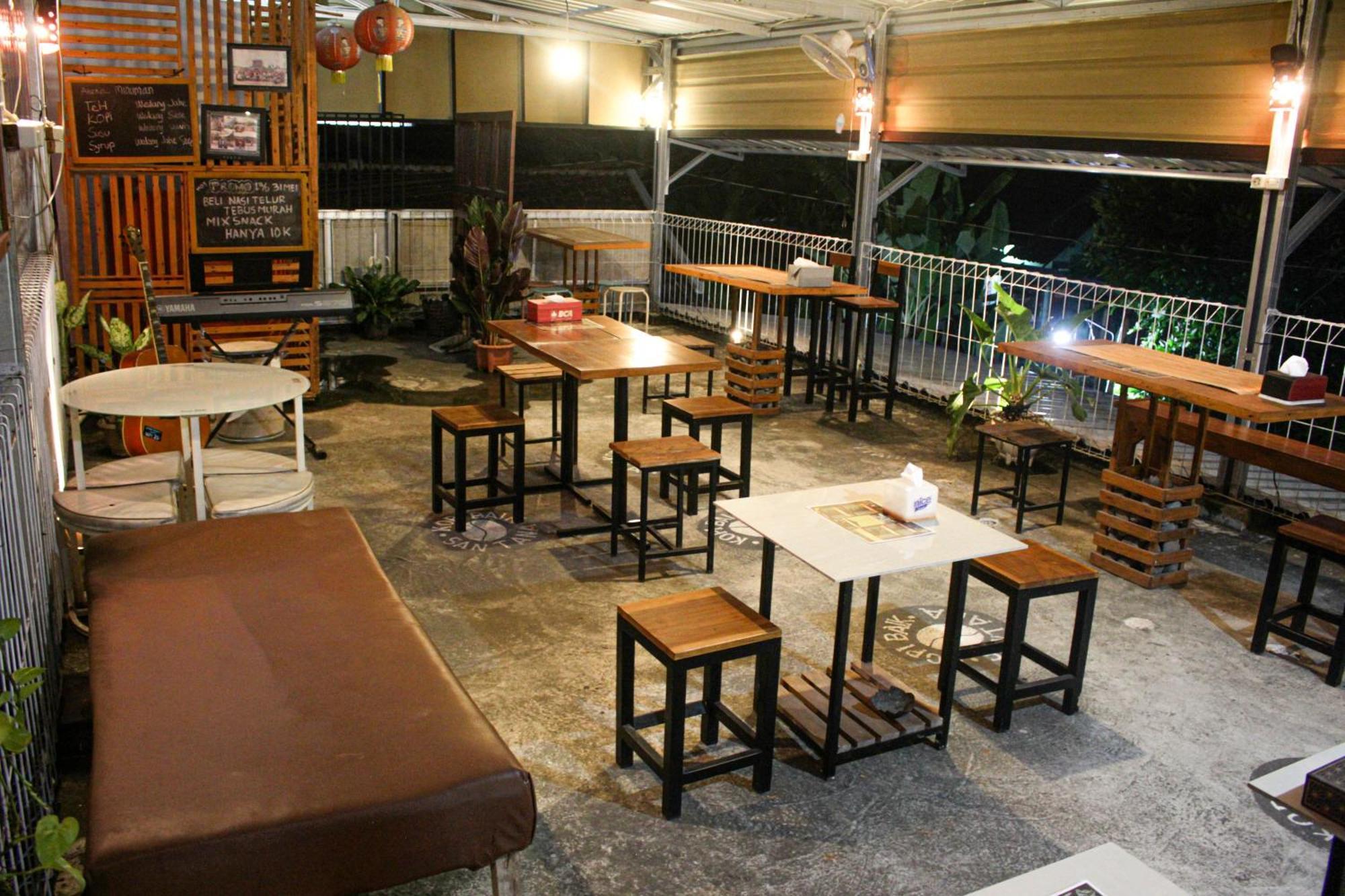 Super Oyo Capital O 2258 Santana Syariah Guest House Kartosuro Eksteriør bilde